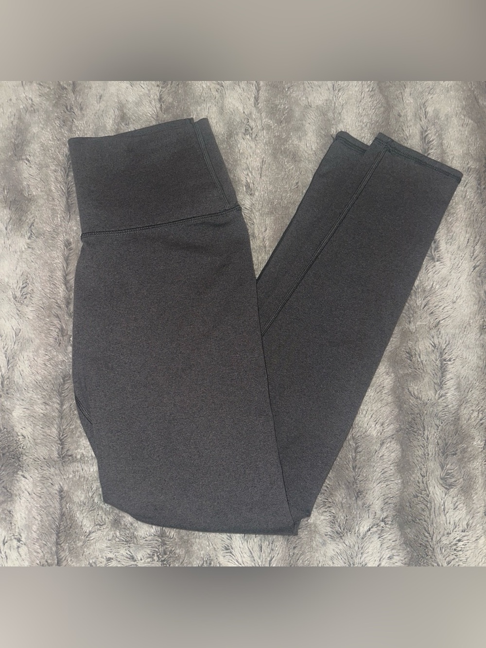 LIKE NEW women’s small ‘Aerie’ grey leggings